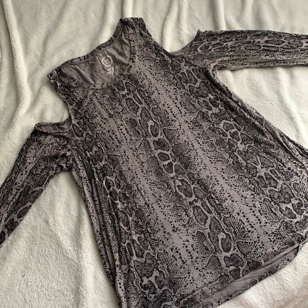 Snake Cold Shoulder Top!
